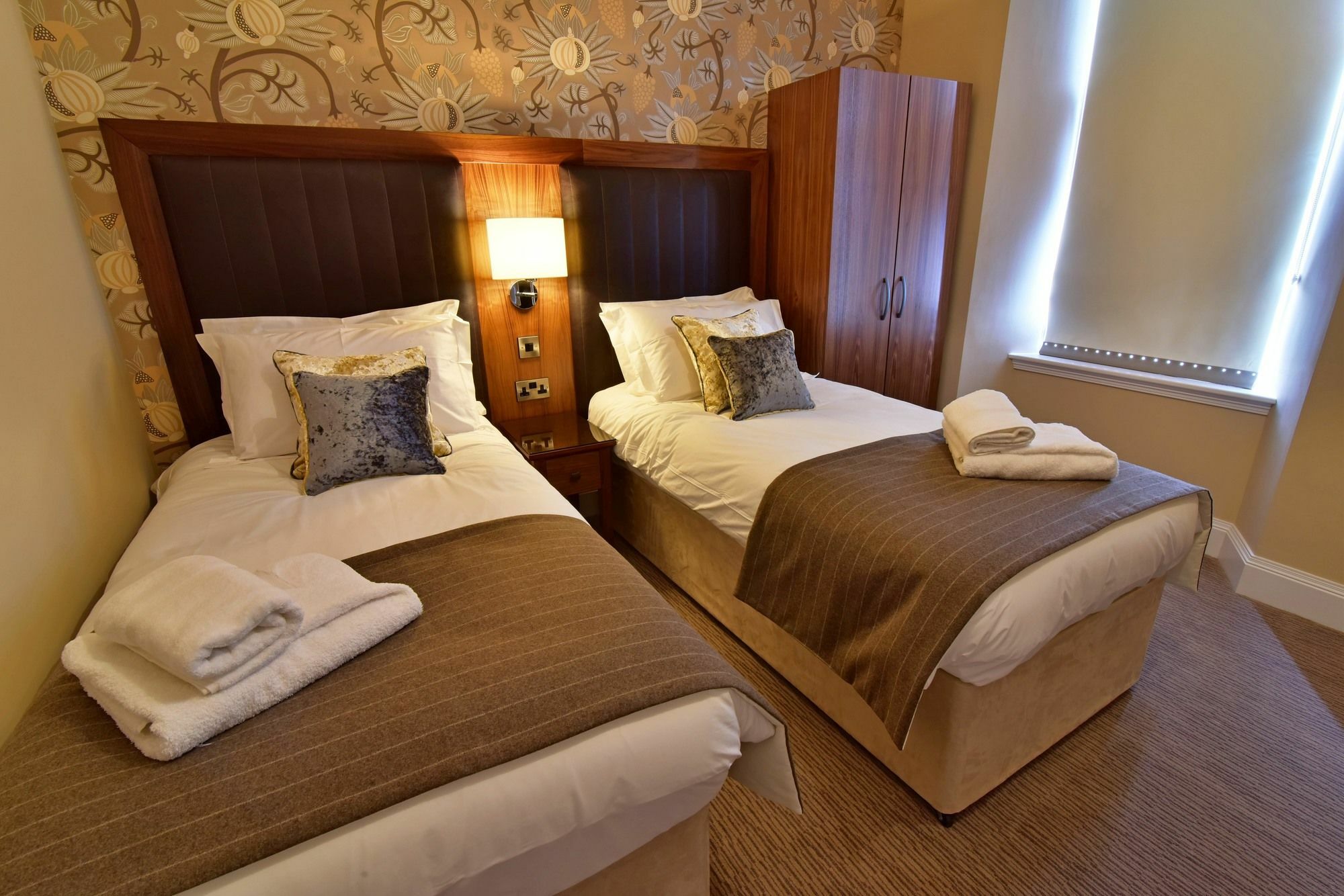The Townhouse Aberfeldy - Rooms & Breakfast エクステリア 写真